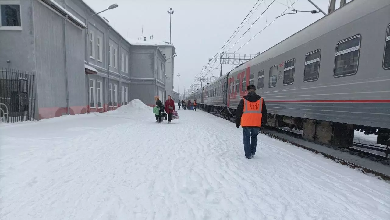 Пассажиры поезда «Адлер — Пермь» рассказали об аварии с двумя поездами