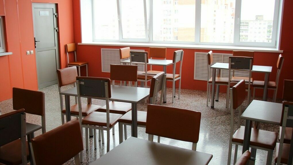 В Прикамье директор начальной школы без торгов заключила контракты на организацию детского питания