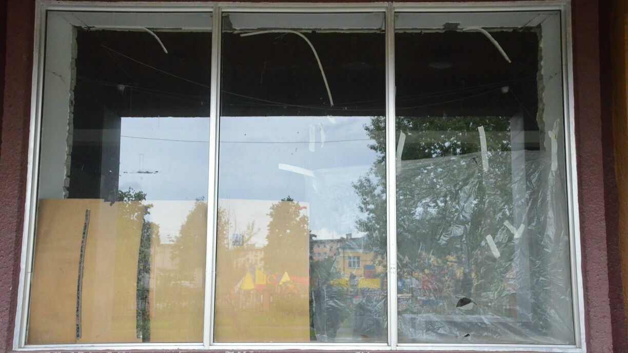 Пермяк разбил окно и решил не покупать новое, а просто украсть у соседей