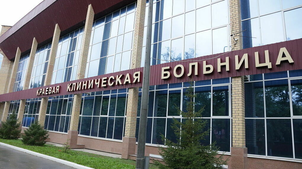 «ЛУКОЙЛ» обеспечил врачей Пермской краевой клинической больницы защитными комбинезонами и рациями