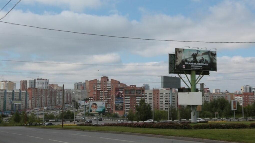 На улицах Перми демонтируют незаконные рекламные конструкции