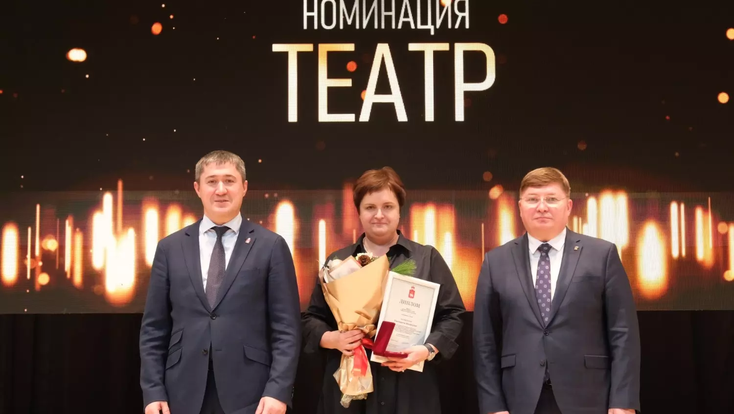 Награду за оперу «Евгений Онегин» получила директор театра Анна Волк.