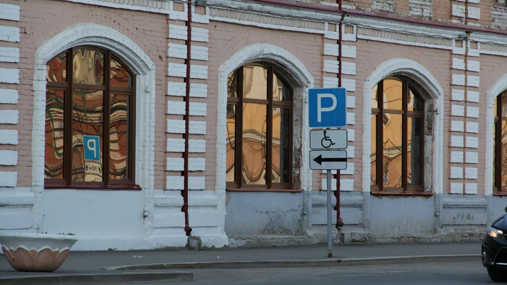 Пермский фотофакт: инвалидам парковаться в окно