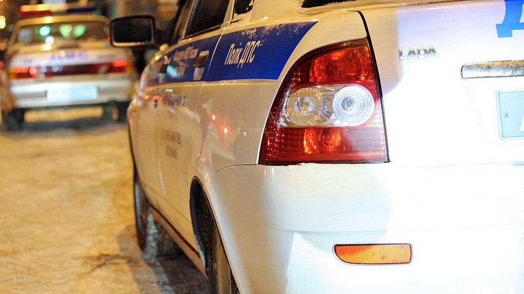 На бульваре Гагарина водитель BMW во время погони полиции врезался в столб‍