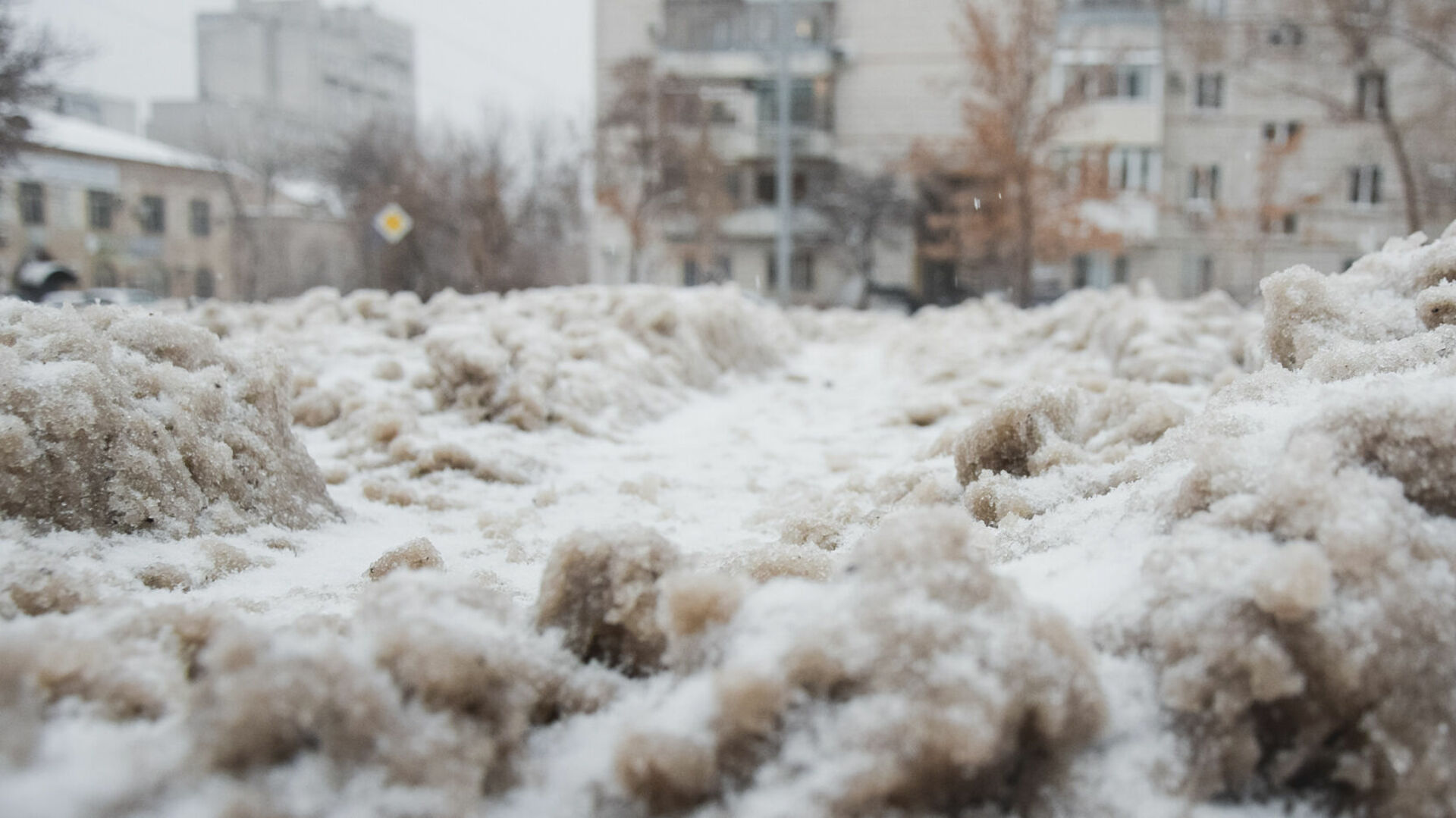 Выпал обильный снег. Снег в России. Летний снег. Снег в марте. Сильный снегопад Эстетика.
