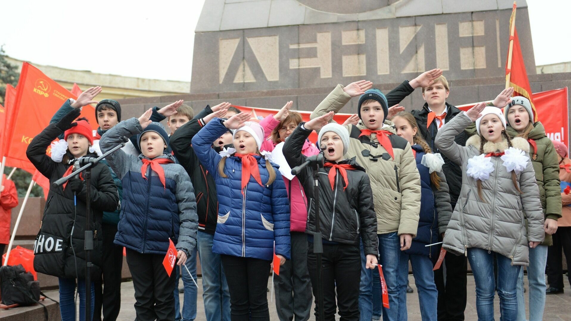 В день 100-летия пионерии в России объявили о создании движения детей и молодежи «Большая перемена»