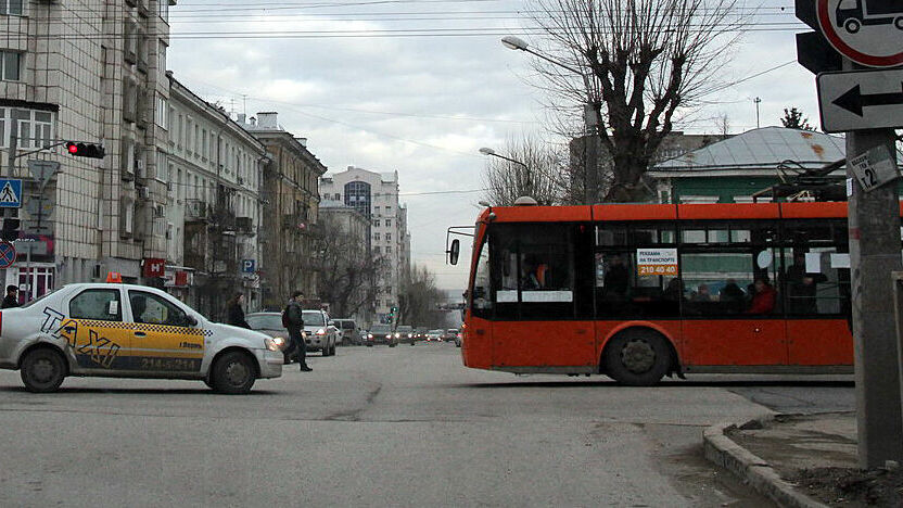 Россияне стали ездить чаще на такси и реже на общественном транспорте