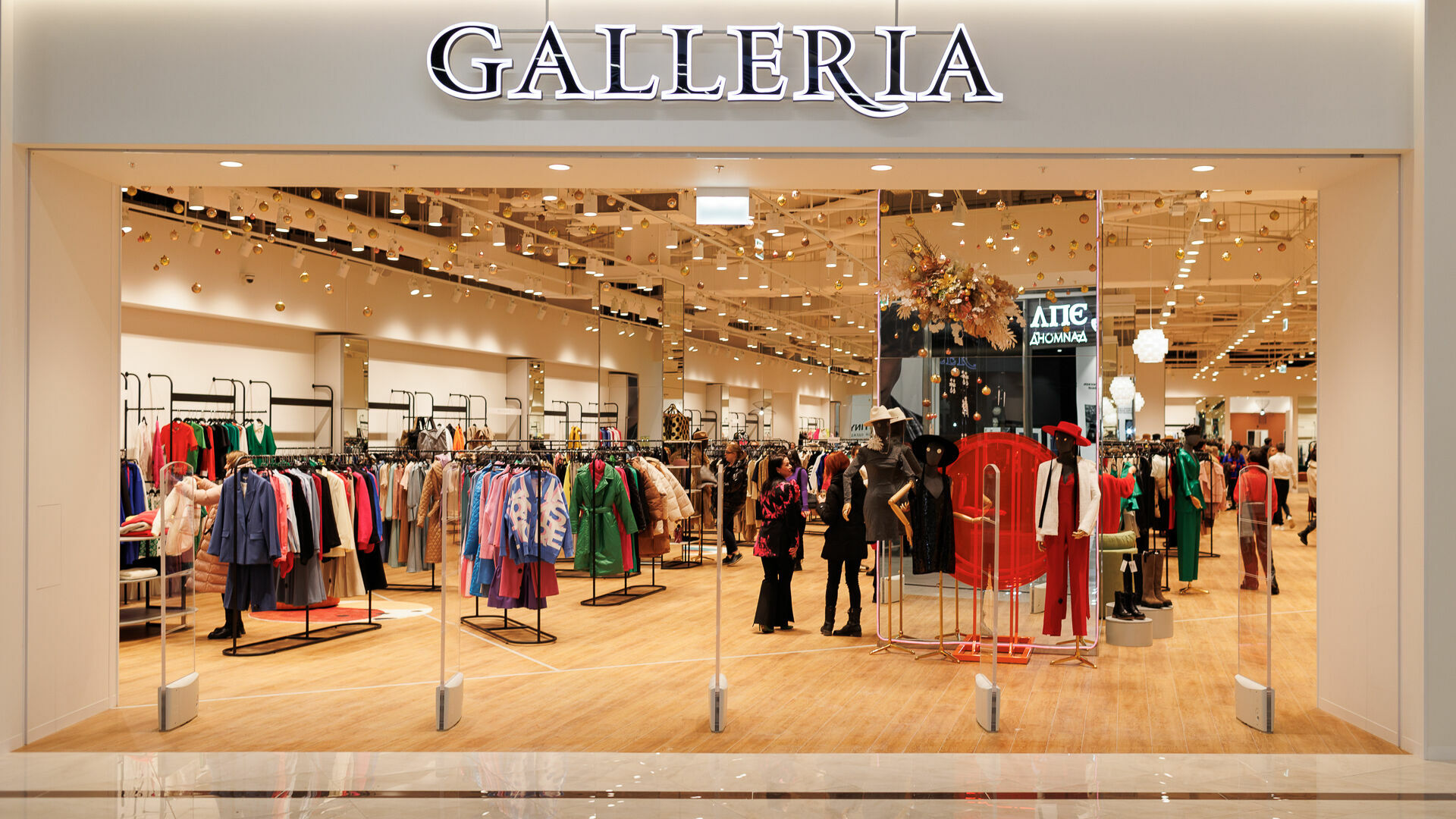 В «iMall ЭСПЛАНАДА» открылся магазин российских брендов одежды Galleria Fashion