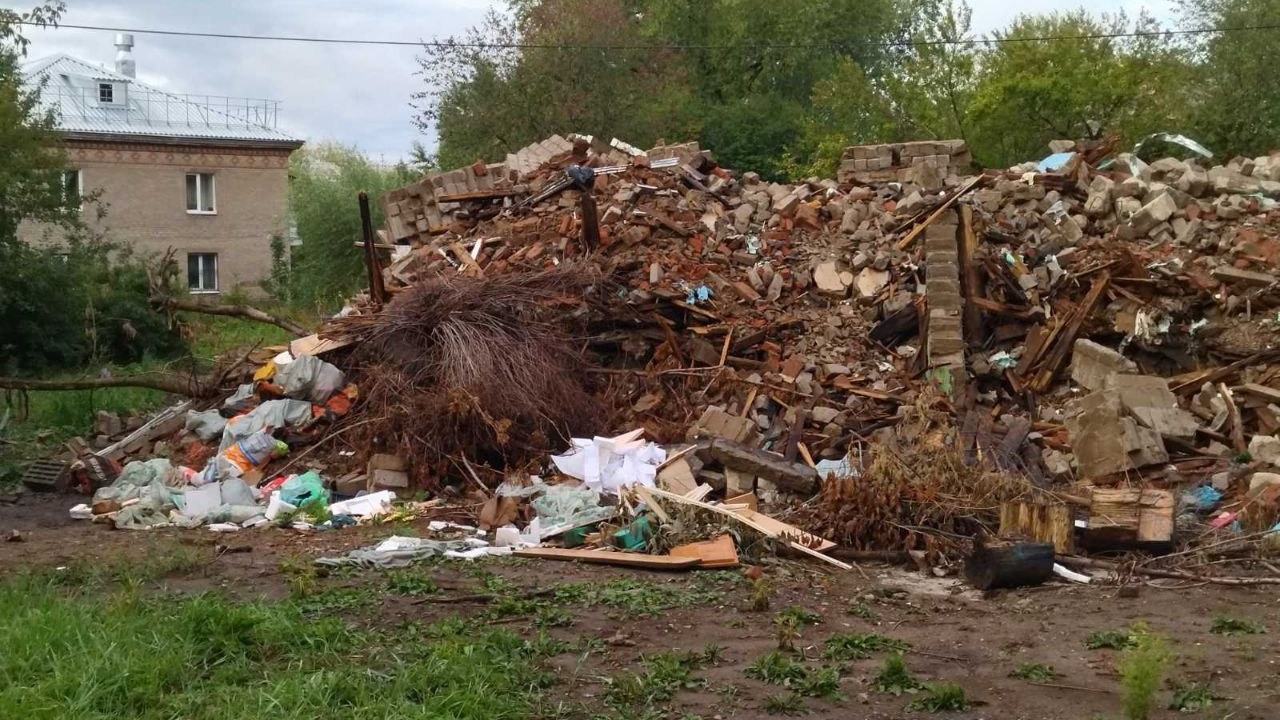Пермяки восемь месяцев живут рядом с остатками снесенного дома