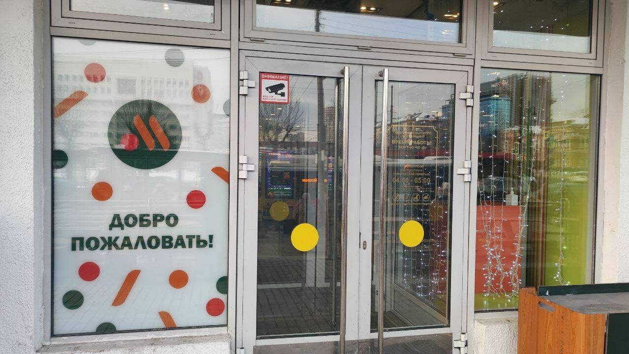 «Вкусно — и точка» в Перми вновь нарушает правила благоустройства