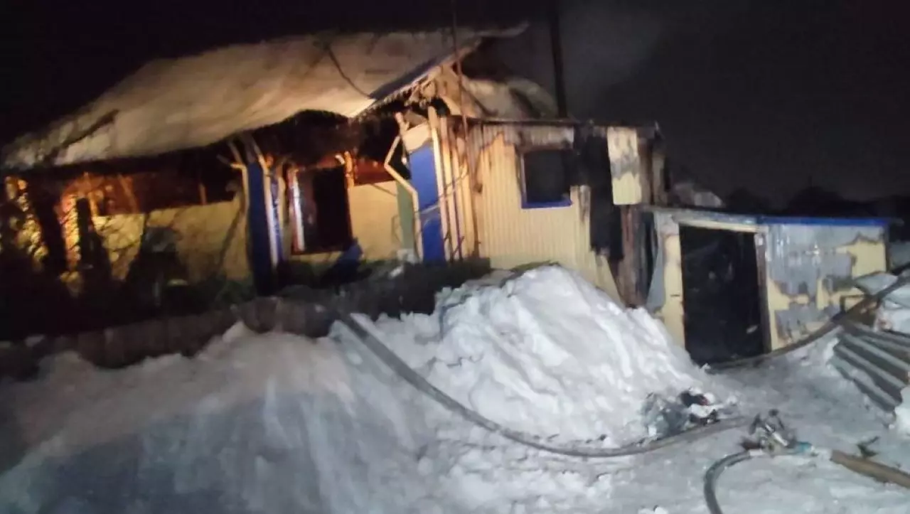 Следователи начали проверку по факту пожара с двумя погибшими в деревне Прикамья