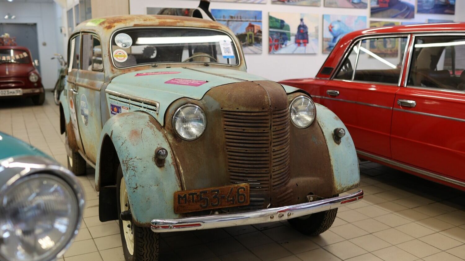 4 декабря 1946 года на Московском заводе малолитражных автомобилей (с 1968 года — Автомобильный завод им. Ленинского комсомола, АЗЛК) был собран первый легковой автомобиль «Москвич-400».