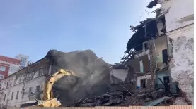 В Перми начался снос аварийного дома, в котором остаются заселёнными квартиры