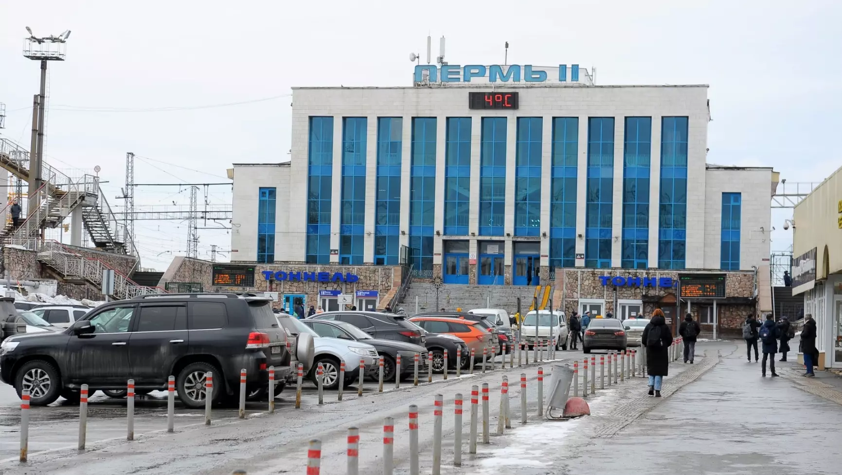 С 1 октября изменятся условия бесплатного проезда на парковку у вокзала Пермь II