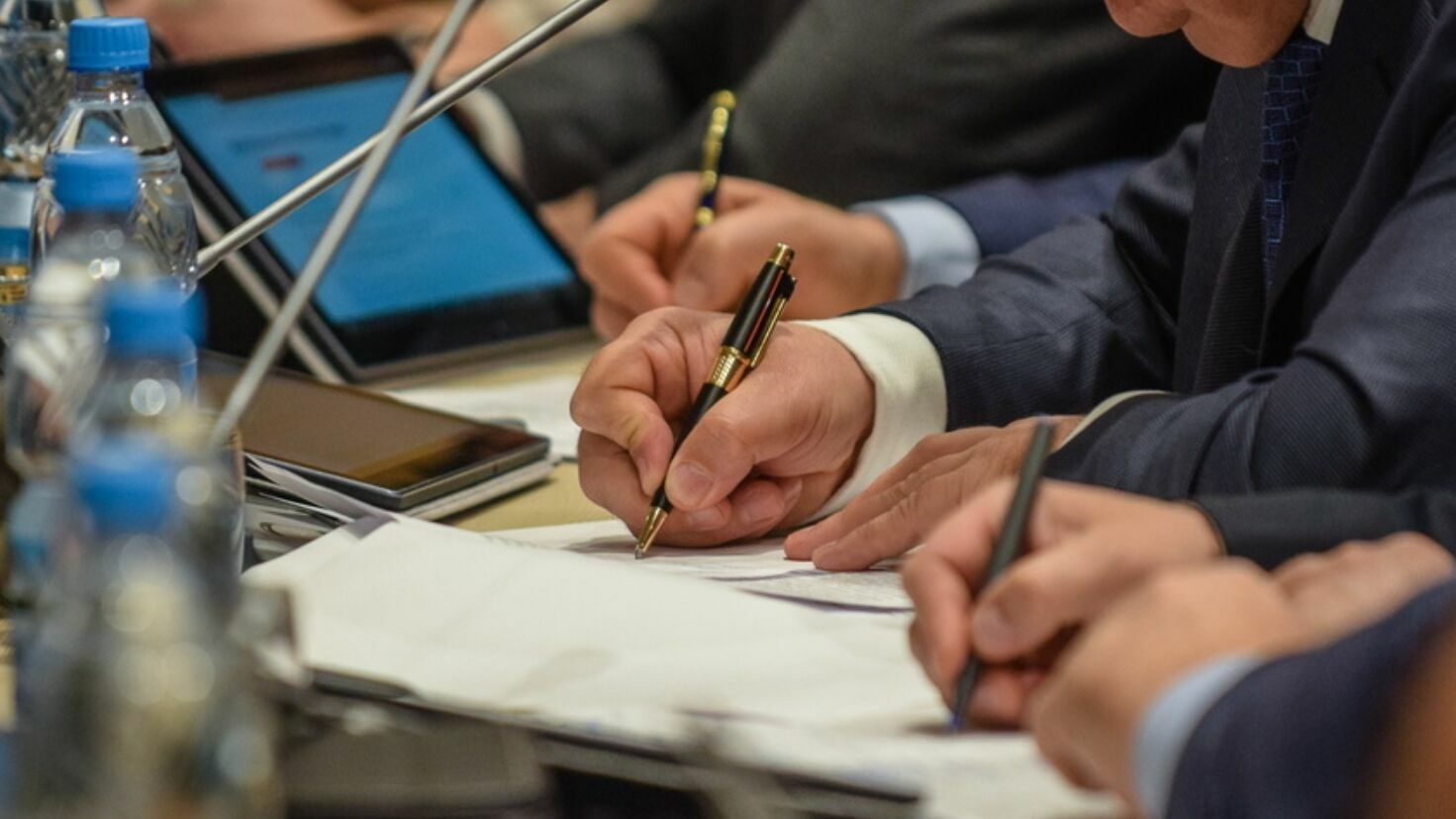 Власти Перми собираются потратить на 30 сувенирных наборов с ручками 300 тысяч рублей