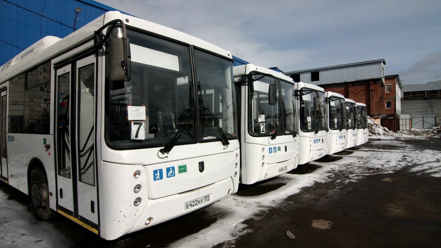 Из-за коронавируса в Перми сократили число автобусов на городских маршрутах