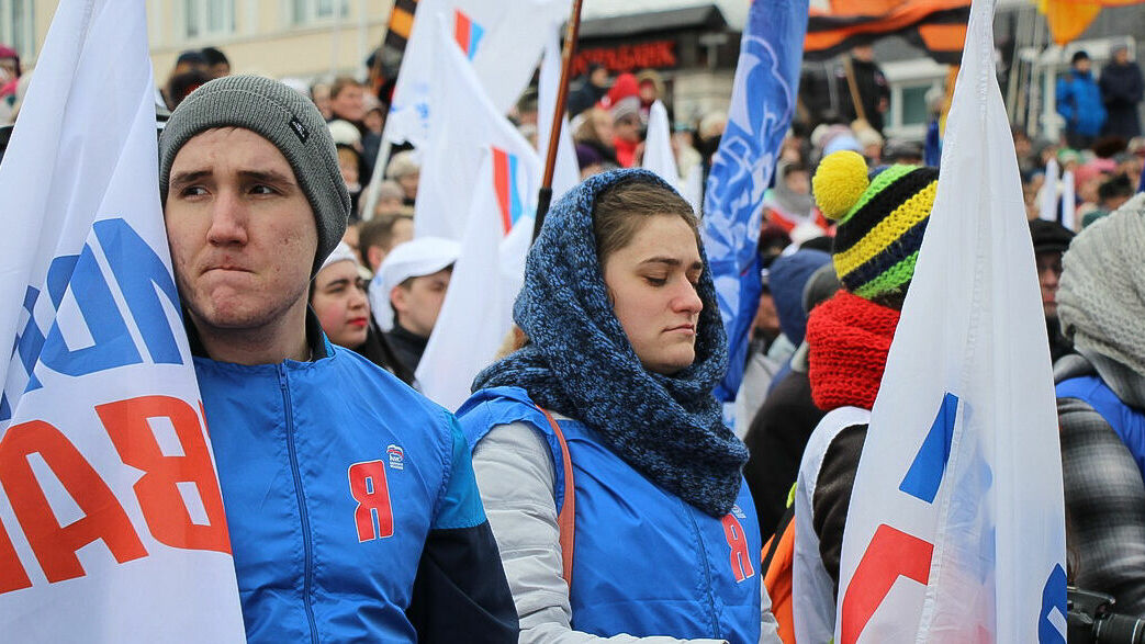 «В Крыму не были, родственников там нет, но присоединение поддерживаем». В Перми прошел ежегодный крымский митинг