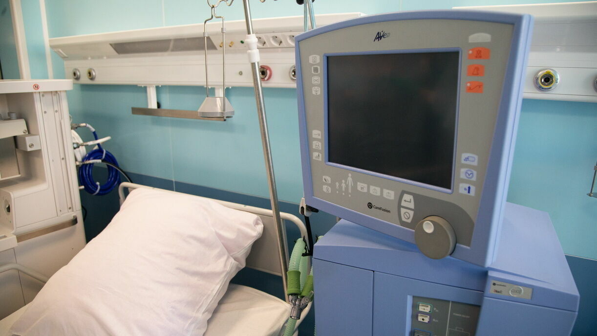 В больницах Пермского края через две недели могут закончиться койки для пациентов с коронавирусом