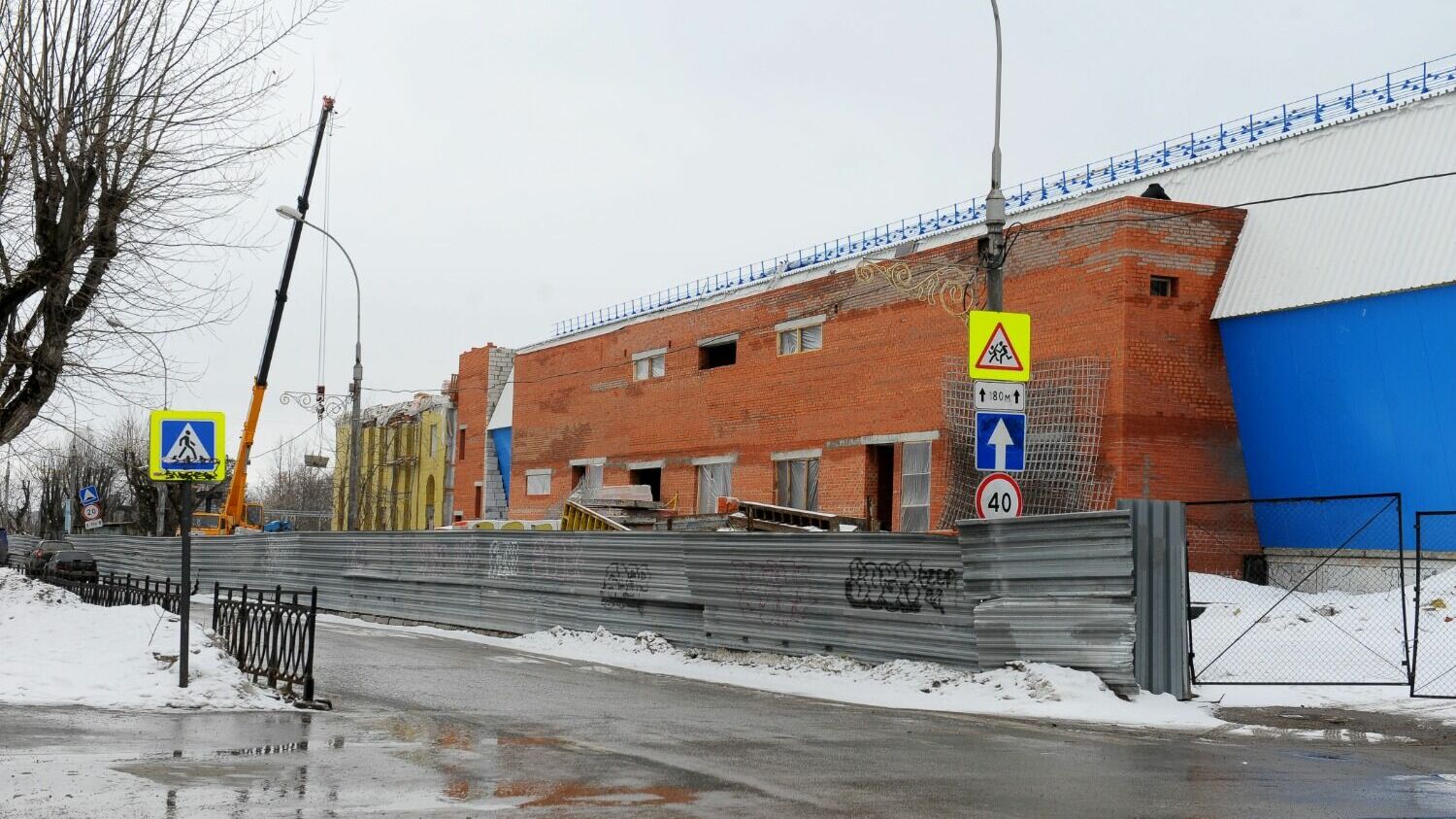 Так выглядит стройка ледовой арены на улице Ласьвинской