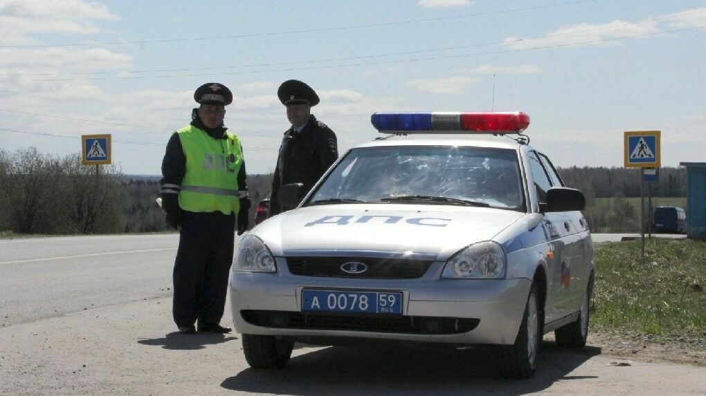 В Закамске молодой водитель иномарки врезался в УАЗ