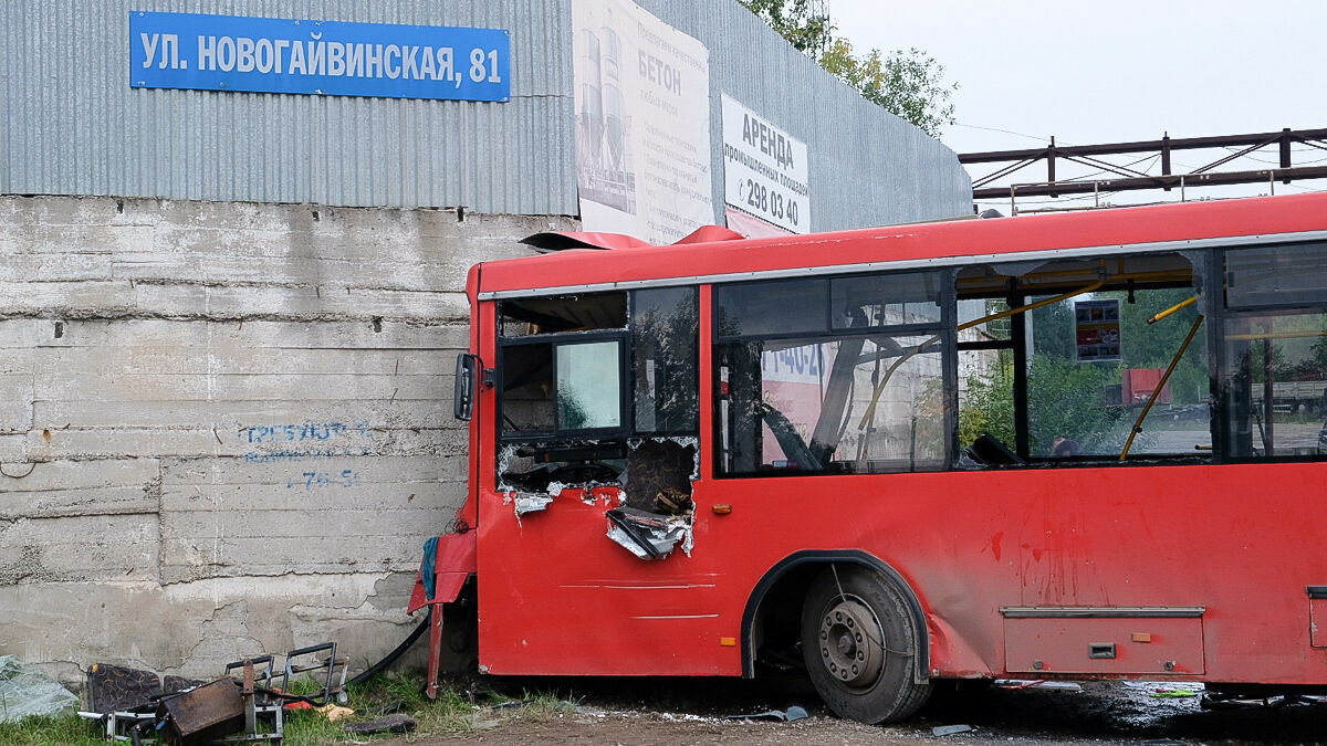 Владельца автобуса №53, врезавшегося в стену на Гайве, оставили в СИЗО