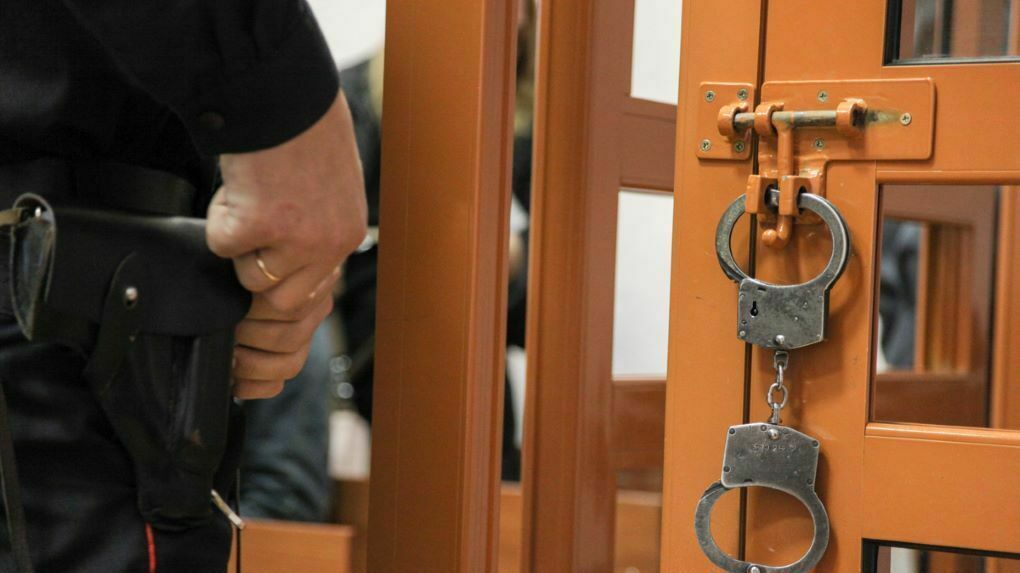 В Перми восемь мужчин осуждены за похищение человека, кражу, вымогательство и незаконное хранение оружия