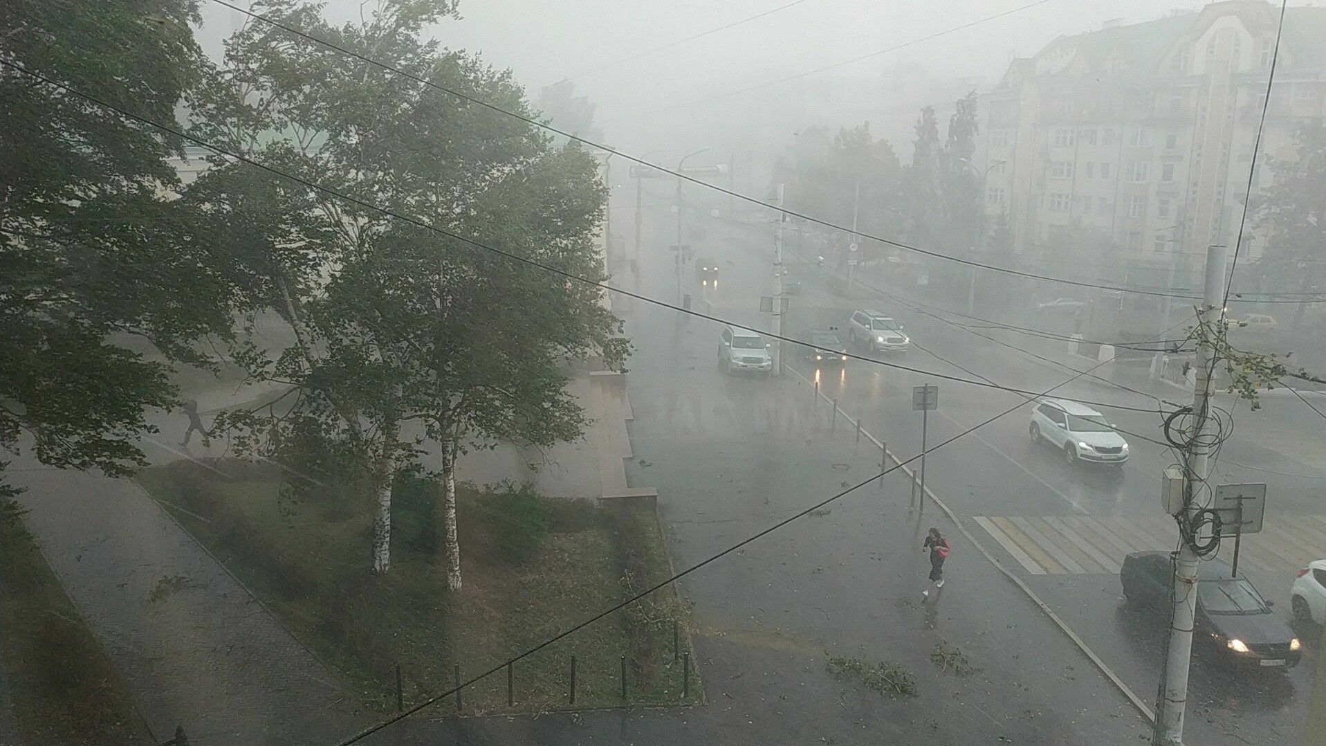 На Пермь обрушился ураган. Смотрим, что стихия натворила за полчаса