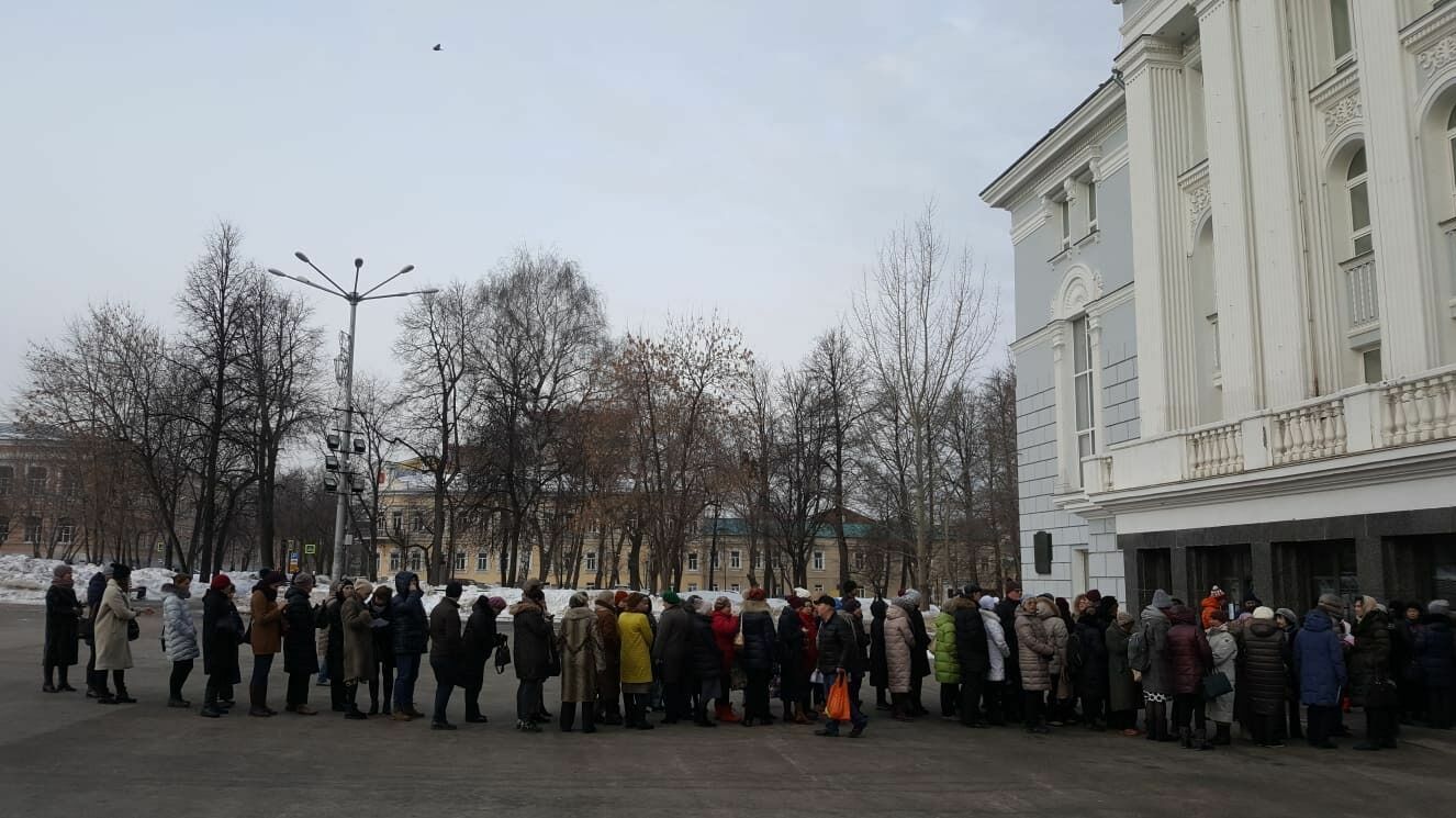 У Пермского театра оперы и балета выстроилась огромная очередь за билетами на «Дягилевский фестиваль»