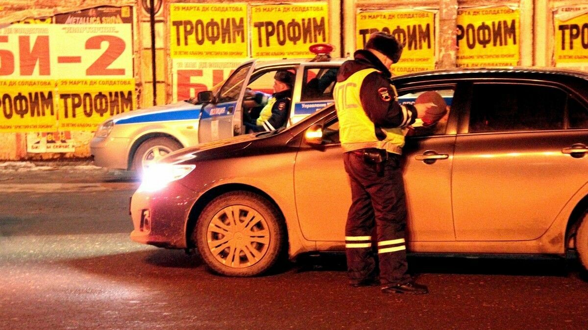 В Перми дорожные инспекторы поймали таксиста с фальшивыми правами