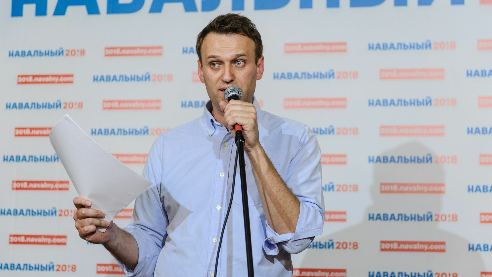 Суд сменил Алексею Навальному условное заключение на реальный срок
