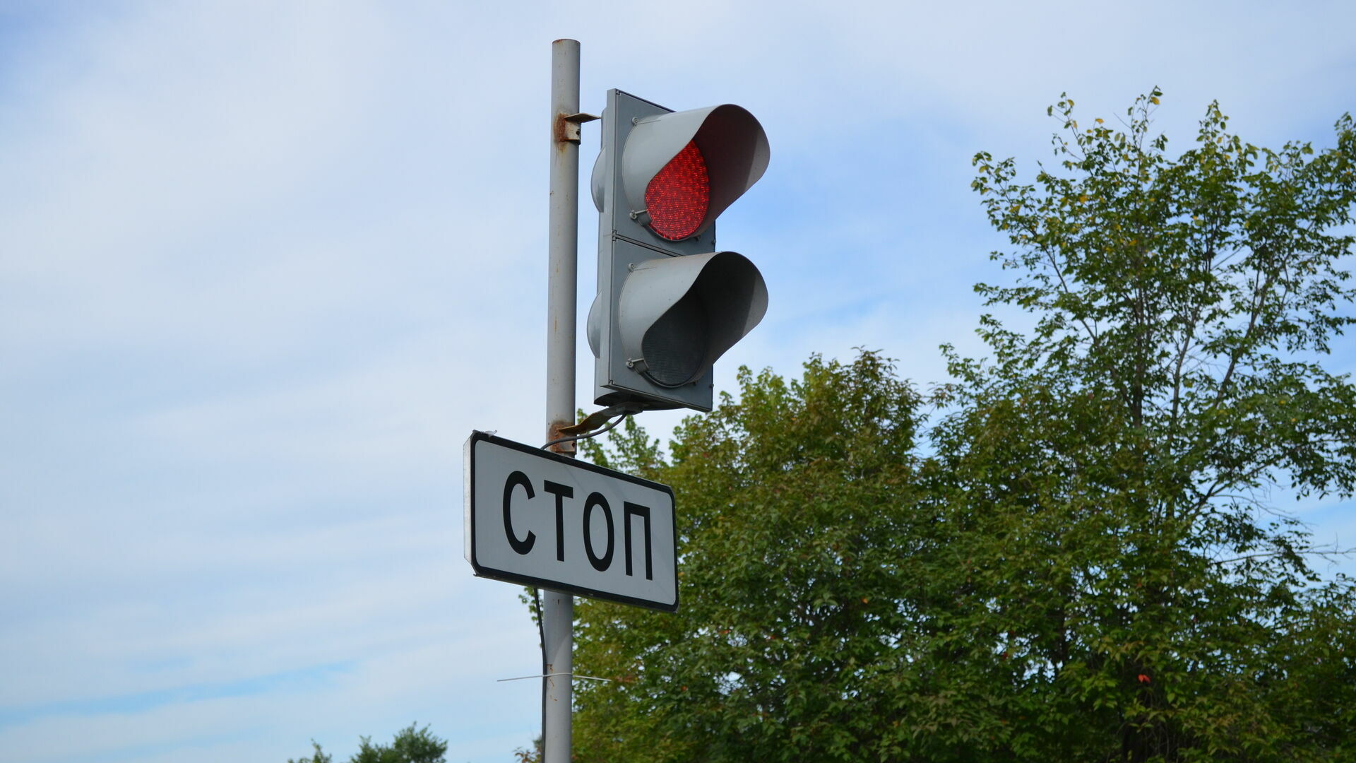 На опасных перекрестках в Перми появятся новые светофоры. Список