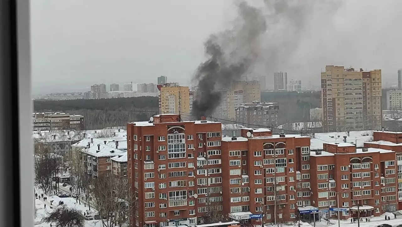 В многоэтажке у ТРК «Столица» загорелась квартира