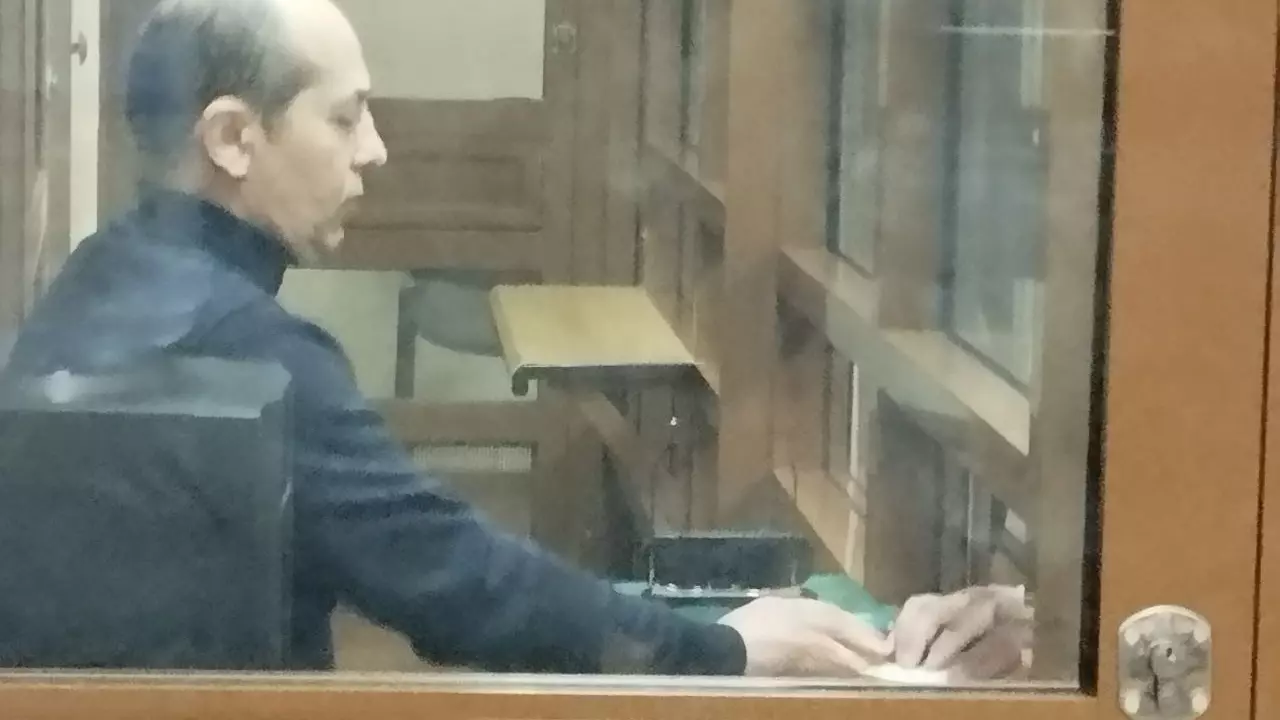 Марат Мусин просил суд запретить себя фотографировать, но судья Сергей Коробейников не усмотрел для этого законных оснований.