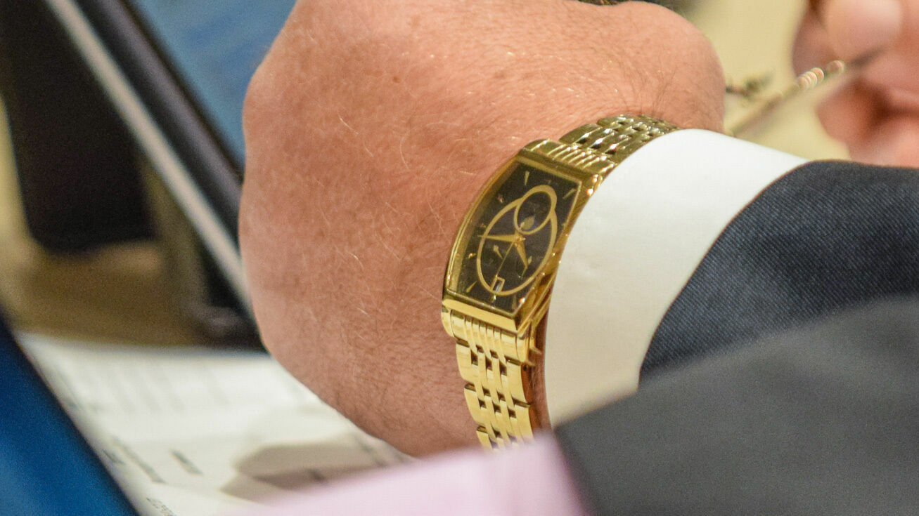 Следователь из Перми выплатит МВД России компенсацию за потерянные золотые часы