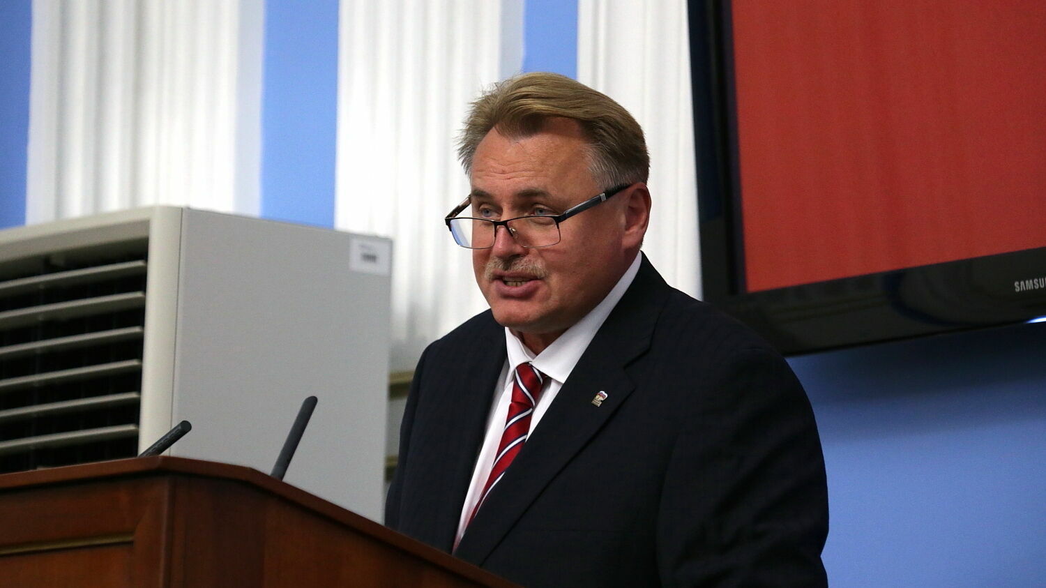 Депутаты гордумы отправили спикера Юрия Уткина в отставку в связи с утратой доверия