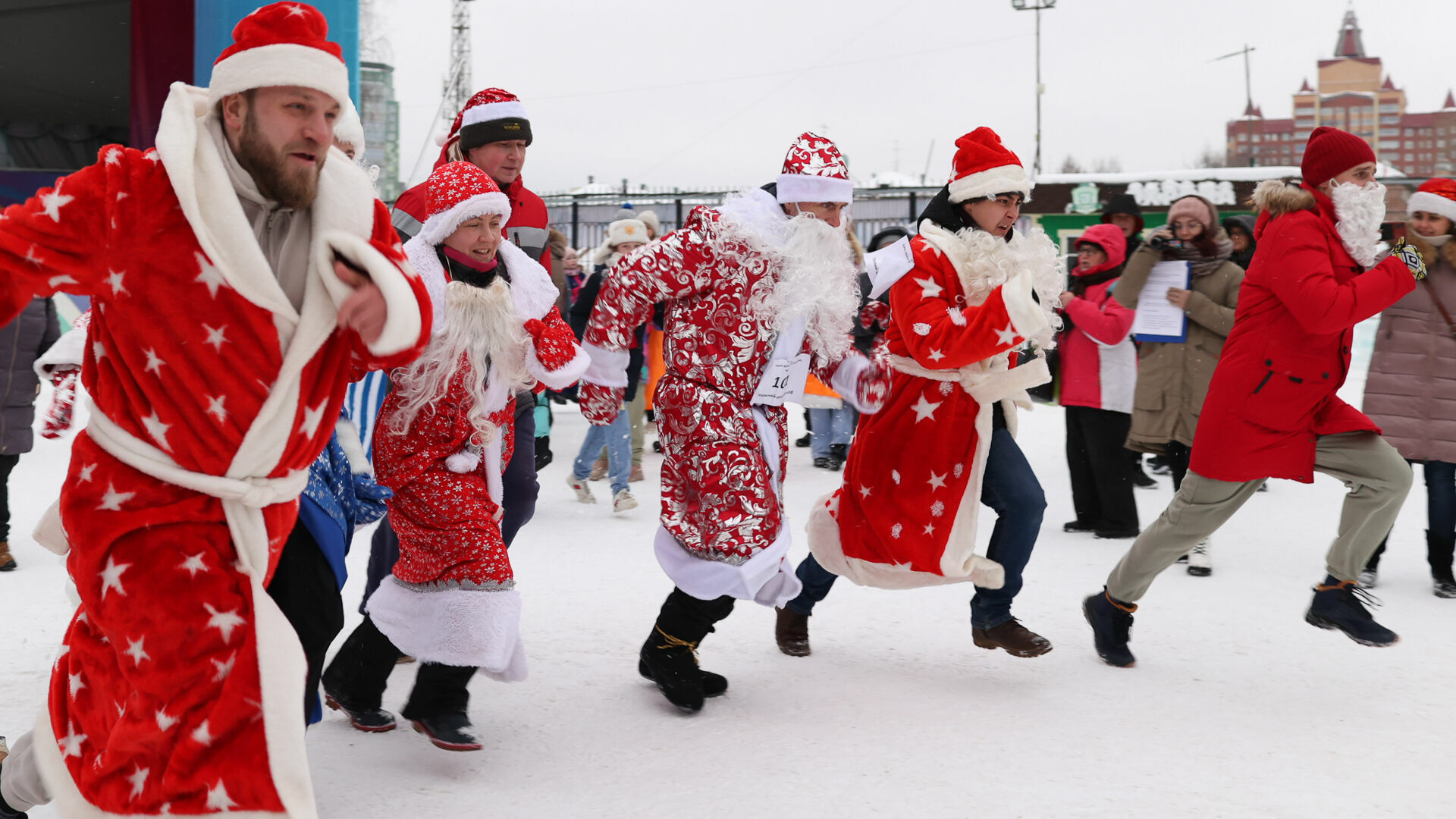 В Перми выбирали самого быстрого Деда Мороза. Фоторепортаж