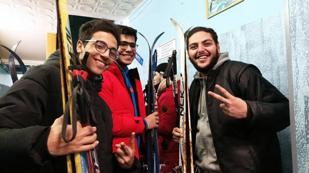 Как студенты из Египта, Алжира и Китая в Перми впервые встали на лыжи. Фоторепортаж