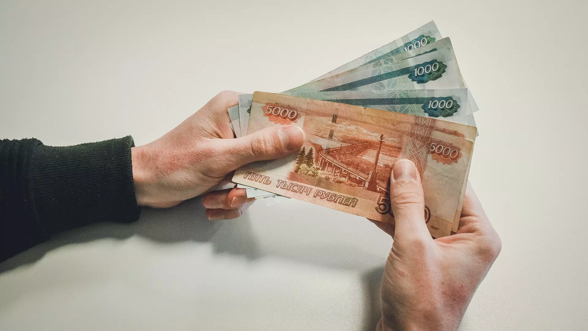 В Кузбассе выросло число вакансий с зарплатами от 100 тысяч рублей