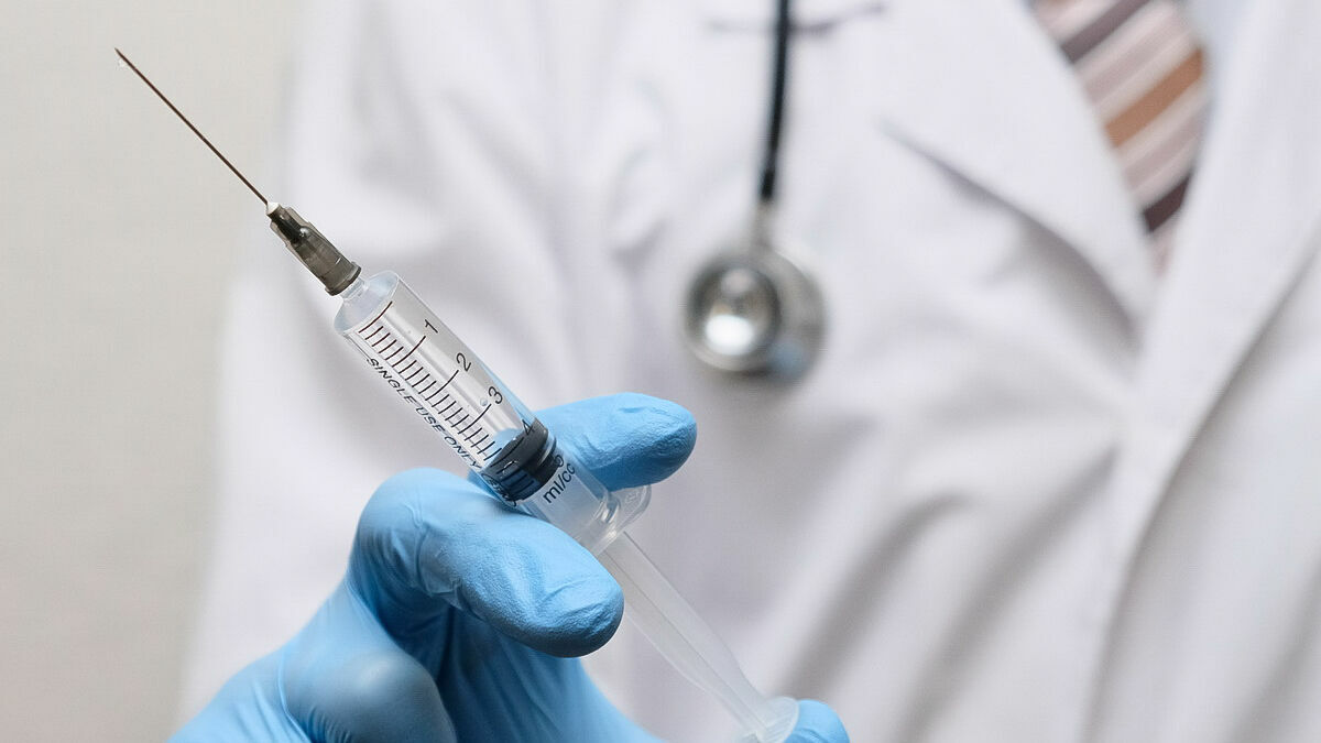 Пермяки смогут сделать прививку от коронавируса или гриппа в шести пунктах вакцинации