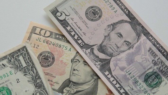 Альфа-Банк советует готовиться к доллару за 80 рублей