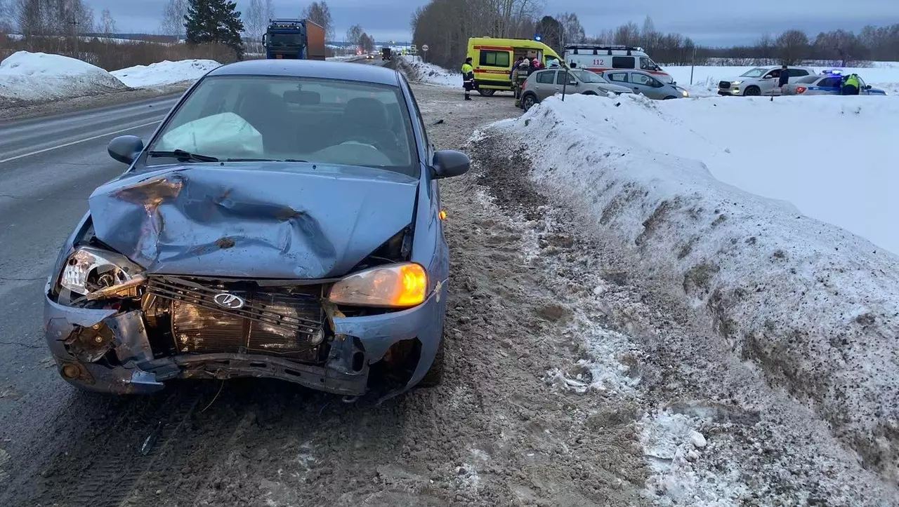 На трассе Пермь — Екатеринбург вечером 1 февраля столкнулись два автомобиля