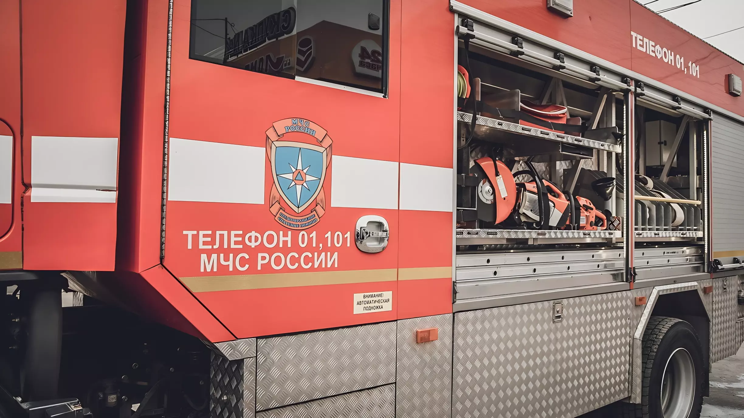 В Перми в доме на Пушкарской горела квартира. Пожарные спасли из огня человека