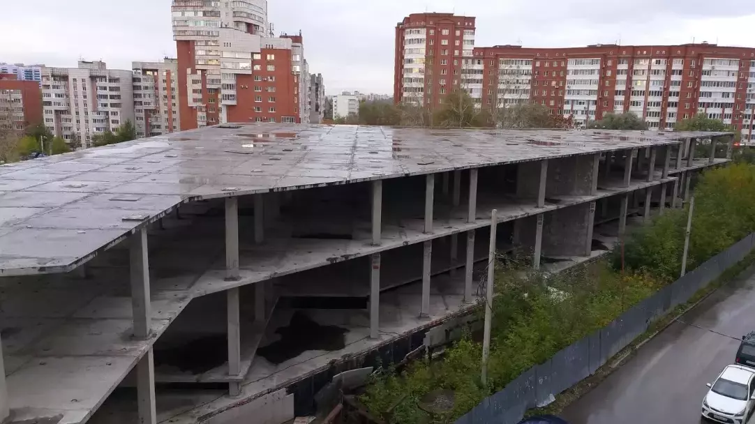 В Мотовилихинском районе Перми недостроенный ТЦ продали за 70,8 миллионов рублей