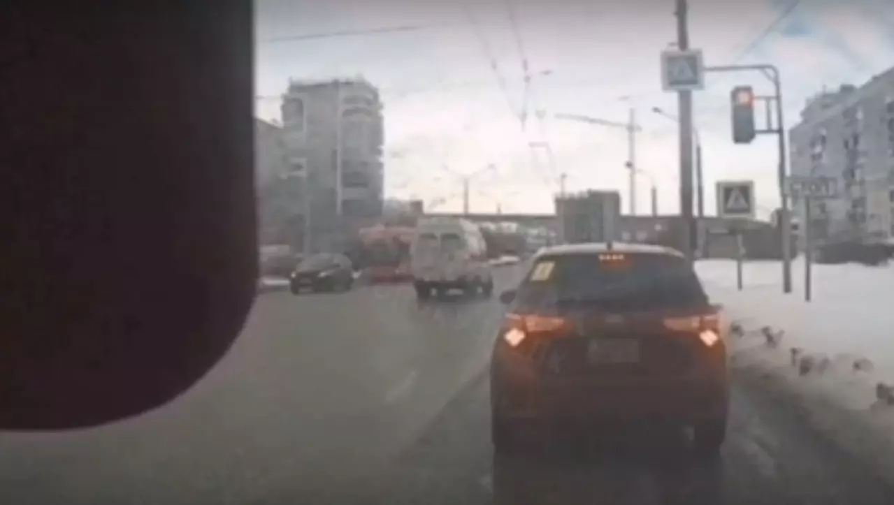 Смертельное ДТП, в котором погибла пенсионерка в Новокузнецке, попало на видео