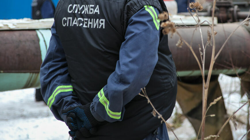 В Кировском районе пермяк провалился в яму возле установленного коллектора